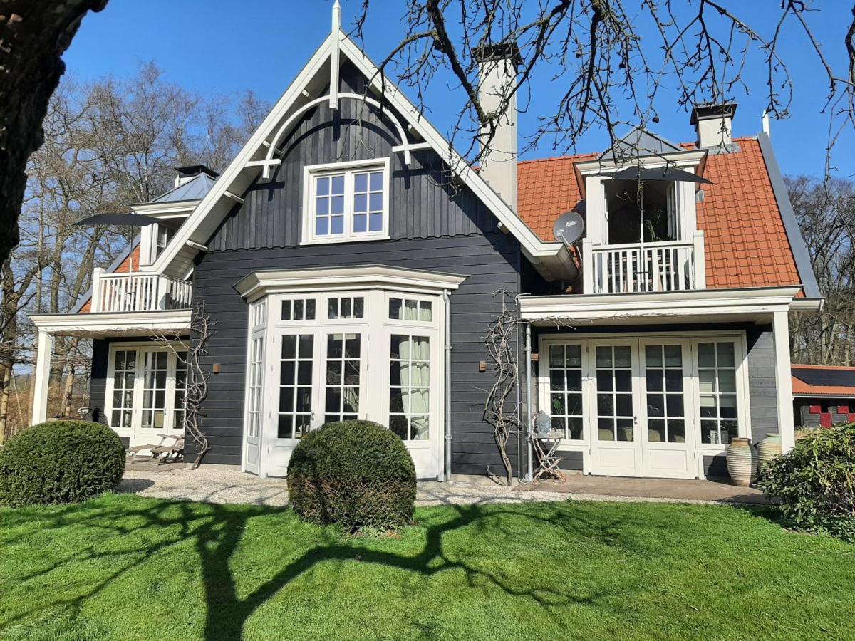 Huize Koempoelan Bed & Breakfast Naarden Luaran gambar