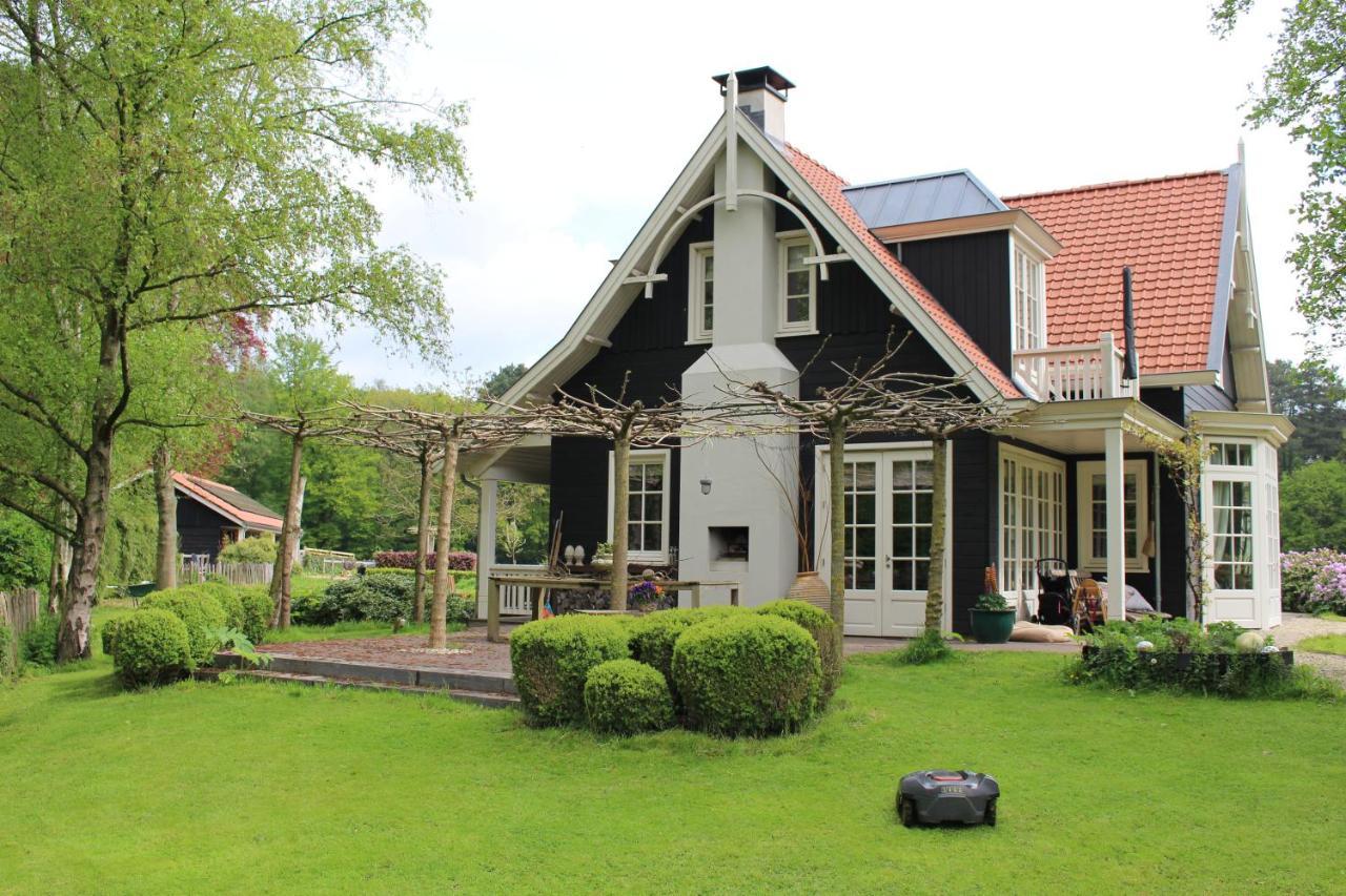 Huize Koempoelan Bed & Breakfast Naarden Luaran gambar