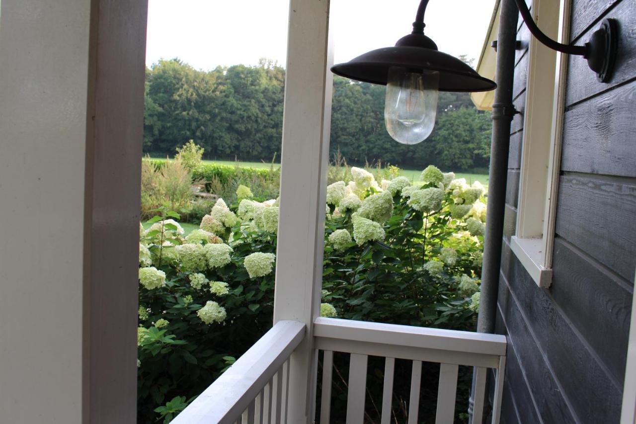 Huize Koempoelan Bed & Breakfast Naarden Luaran gambar