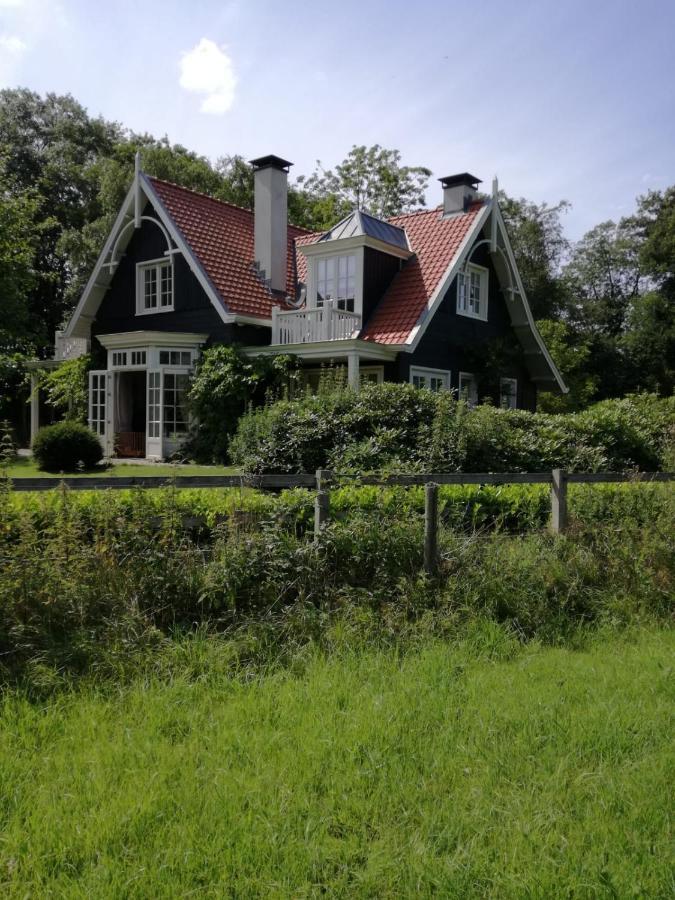 Huize Koempoelan Bed & Breakfast Naarden Luaran gambar