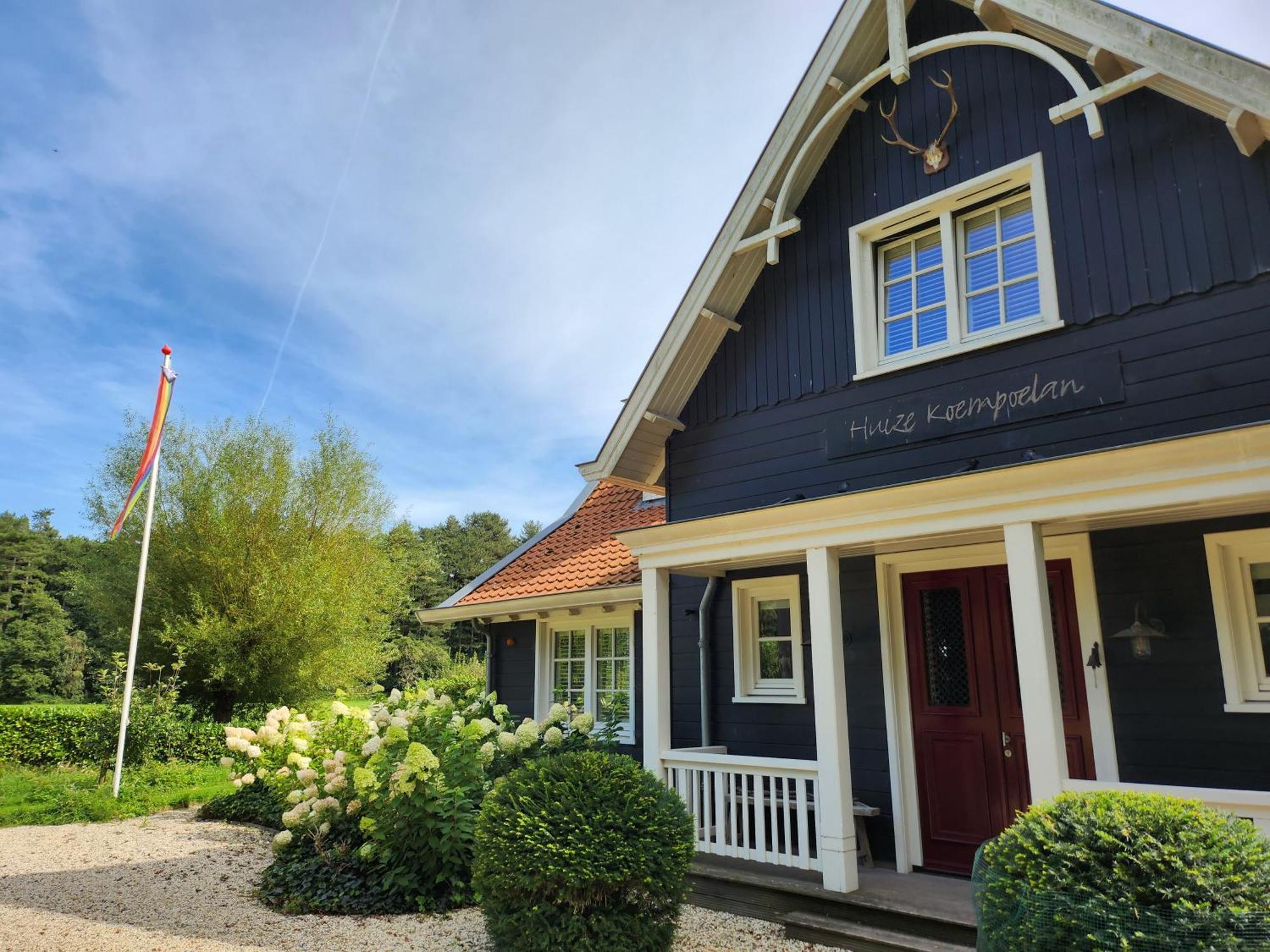 Huize Koempoelan Bed & Breakfast Naarden Luaran gambar
