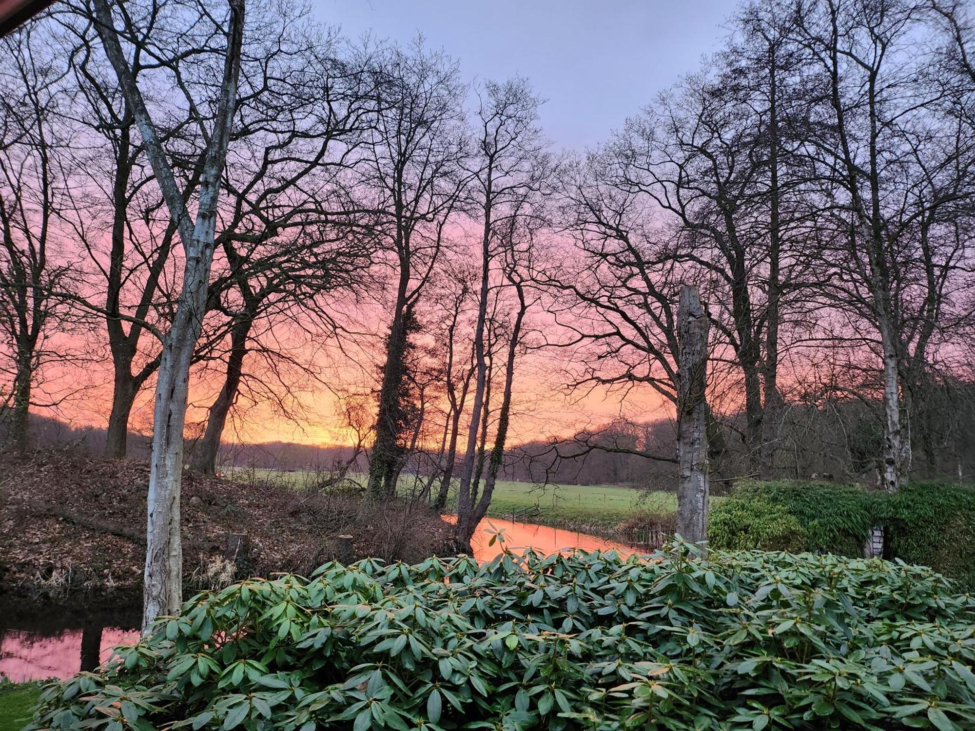 Huize Koempoelan Bed & Breakfast Naarden Luaran gambar
